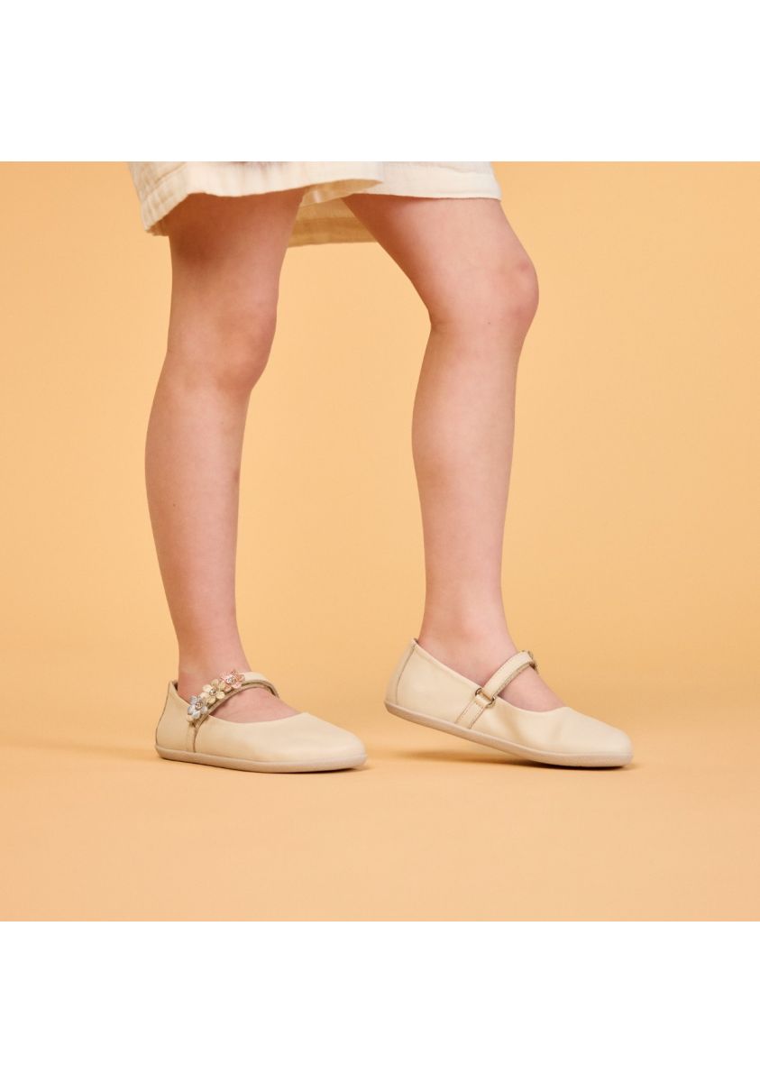 BAILARINAS COLOR OFF-WHITE CON ADORNO DE FLORES PARA NIÃA Y NIÃO CONESUS - OFF-WHITE