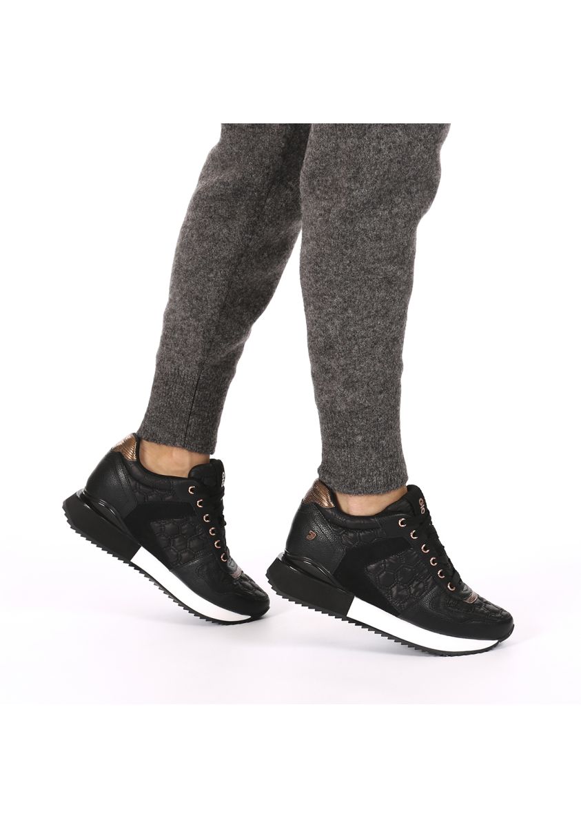 12177-sneakers-negras-con-cu-a-interna-para-mujer-ulstein-negro-1.jpg