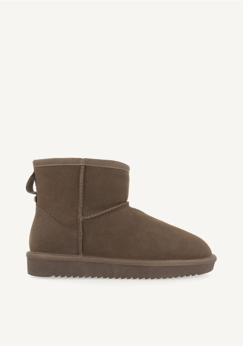 BOTAS AUSTRALIANAS COLOR TAUPE DE CAÃA MEDIA PARA MUJER GILLIAM - TAUPE 1 12548-botas-australianas-color-taupe-de-ca-a-media-para-mujer-gilliam-taupe-1.jpg