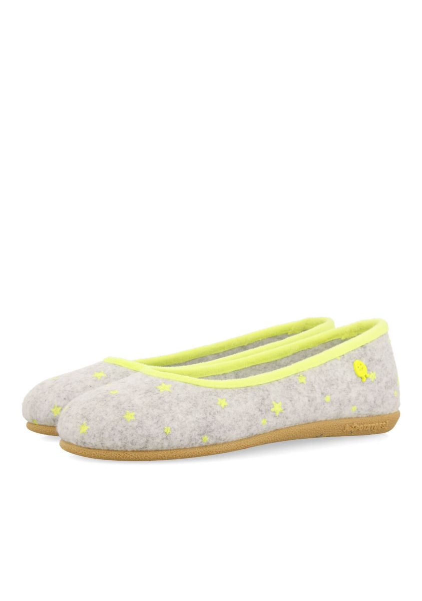 15061-zapatillas-de-estar-por-casa-tipo-bailarina-hot-potatoes-mace-amarillo-1.jpg