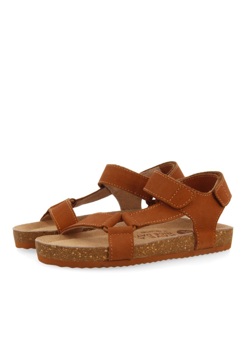 16458-sandalias-de-piel-con-planta-anat-mica-en-color-cuero-para-ni-o-coamo-cuero-1.jpg