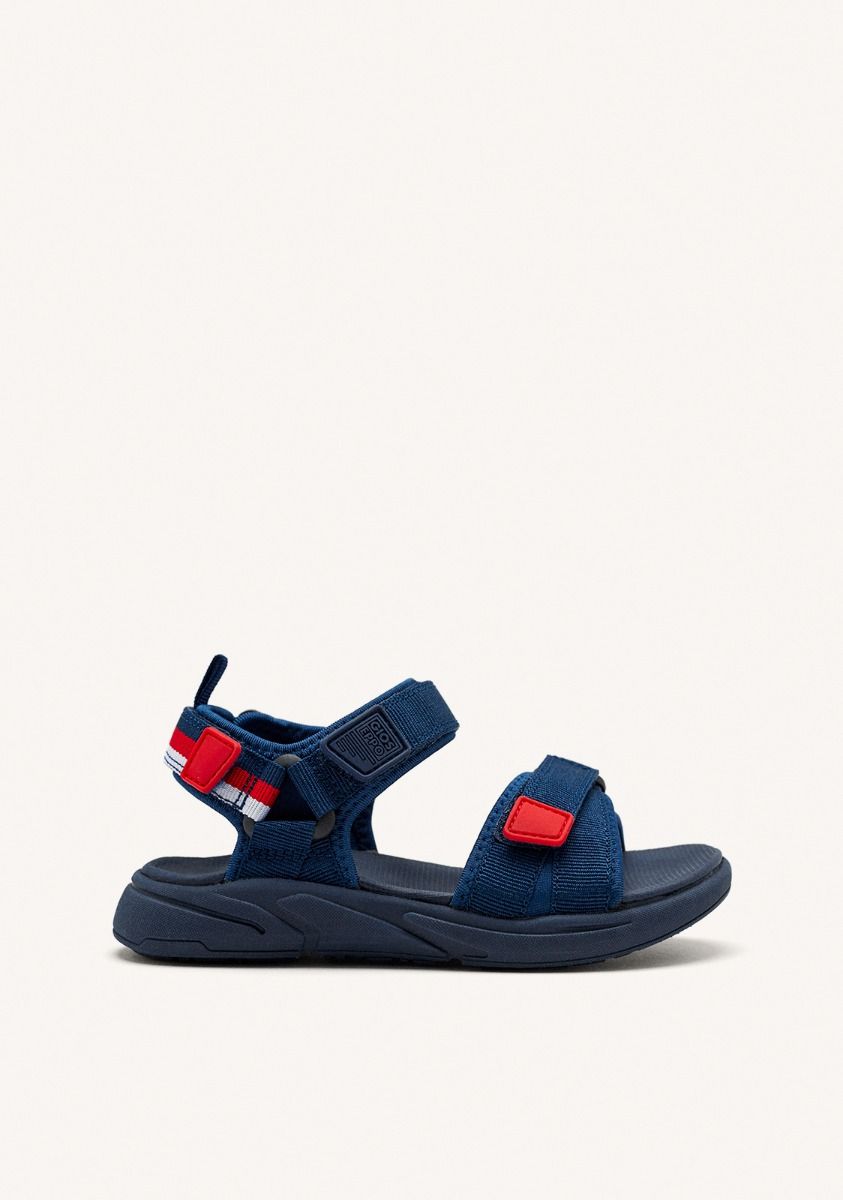 19379-chanclas-deportivas-color-azul-marino-con-acentos-de-color-para-ni-o-y-ni-a-bunnel-marino-1.jpg