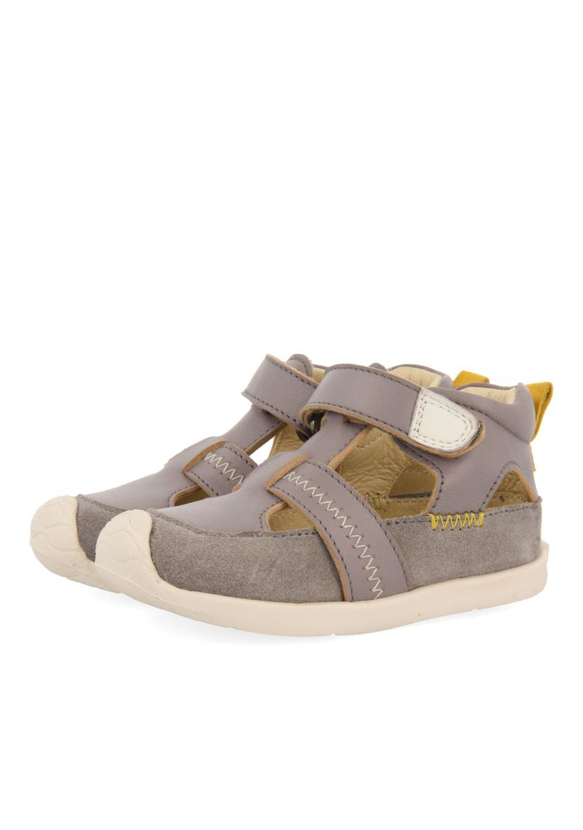 20160-sandalias-grises-de-piel-estilo-cangrejeras-con-acentos-de-color-para-beb-sllove-gris-1.jpg