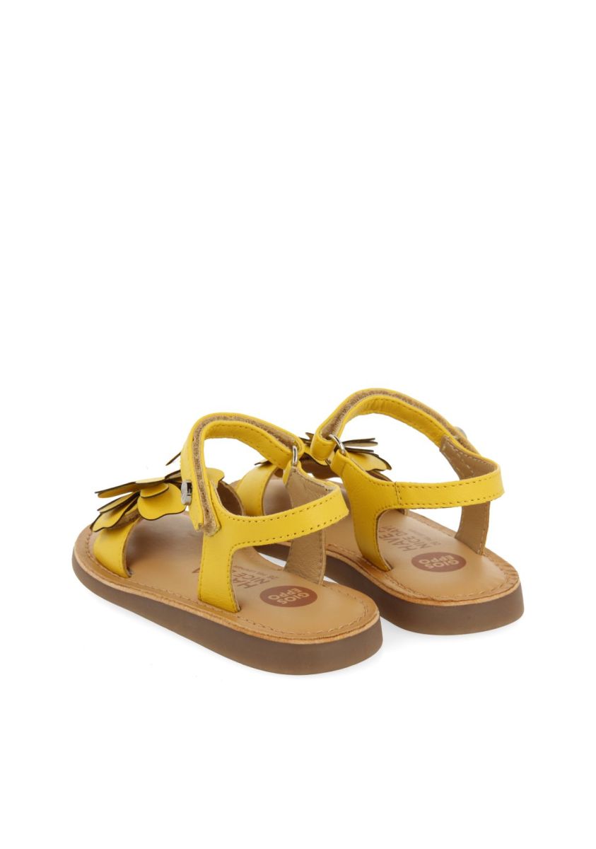 SANDALIAS AMARILLAS DE PIEL CON ADORNO DE FLORES PARA NIÃA Y NIÃO TAKILMA - AMARILLO