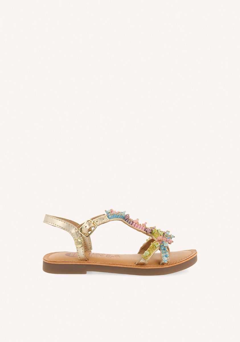 SANDALIAS DORADAS DE PIEL CON ADORNOS DE CUENTASMULTICOLOR PARA NIÃA Y NIÃO TICE - MULTICOLOR