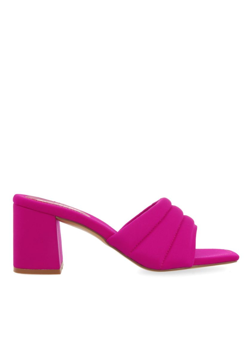 22255-sandalias-fucsia-de-tac-n-destalonadas-para-mujer-bucoda-fuxia-1.jpg