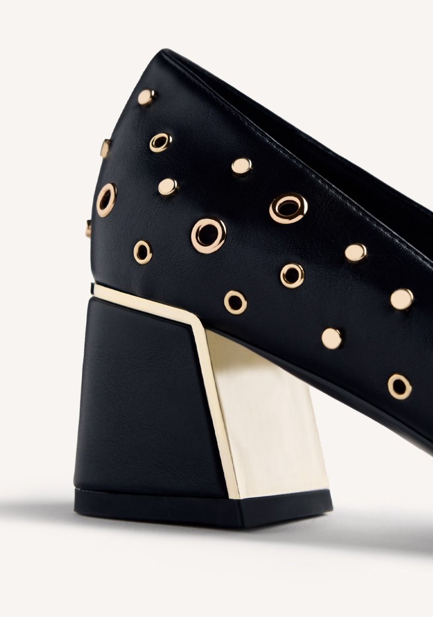 2407-zapatos-tac-n-tachas-y-ollados-hibbing-negro-1.jpg