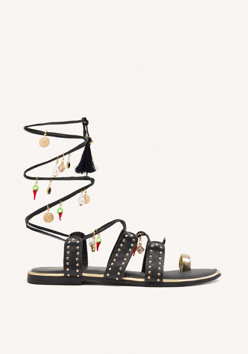SANDALIAS PIEL ABALORIOS Y TACHAS IONE - NEGRO
