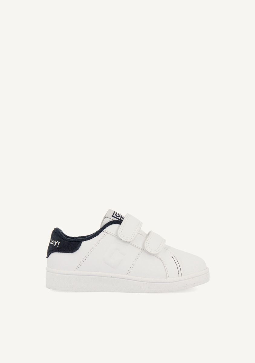 SNEAKERS COLEGIALES BLANCAS CON DETALLE EN AZUL MARINO Y DOBLE CIERRE AJUSTABLE VOLSK - MARINO