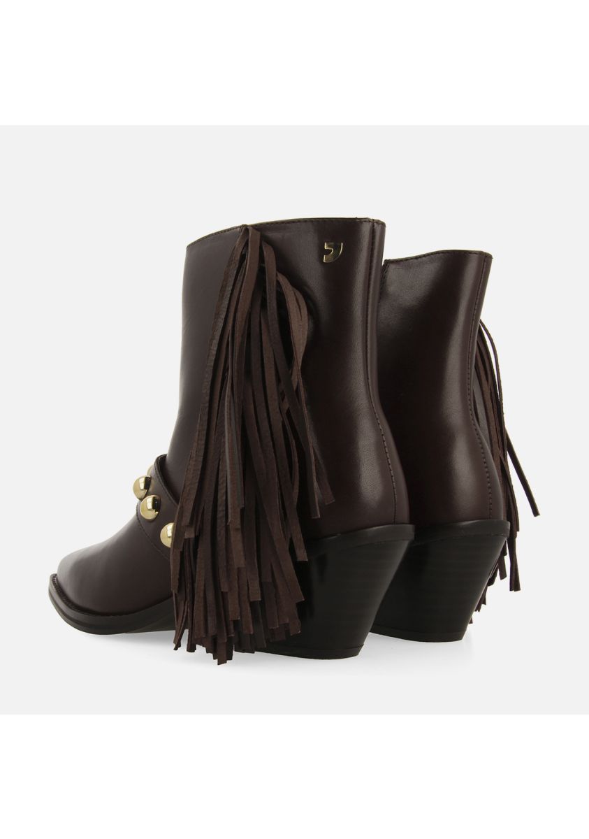8841-botines-tac-n-piel-flecos-y-tachas-clarksville-marron-1.jpg